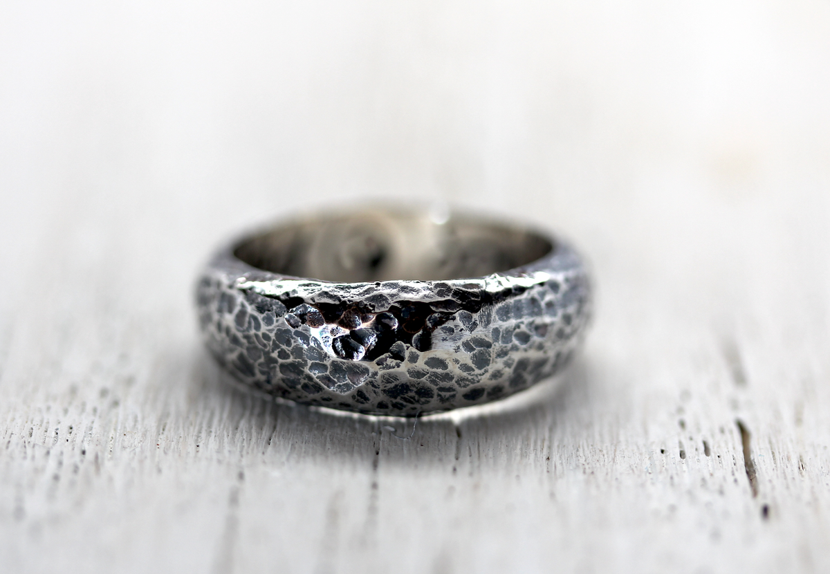 Men&#39;s Hammered Band